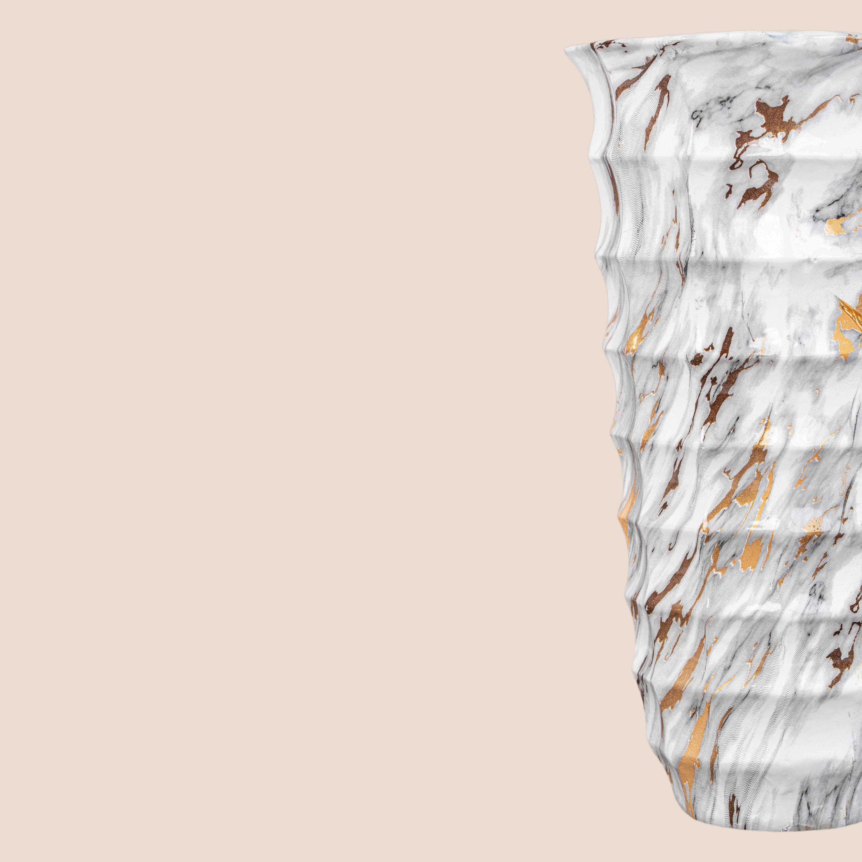 Aurelia Strata- The Vase